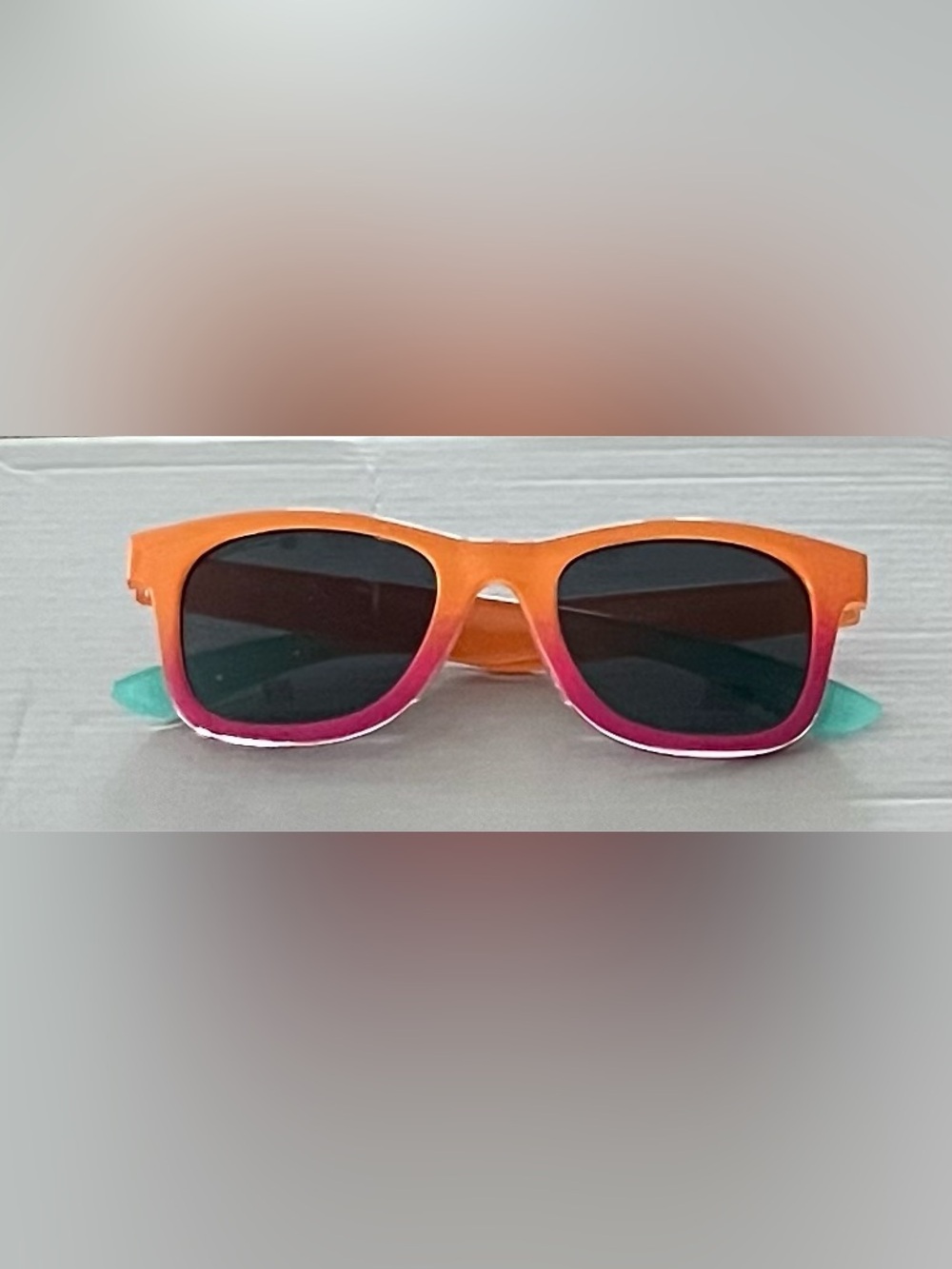 On the verge Kids Multicolor Gradient Sunglasses - Orange, Pink & Teal